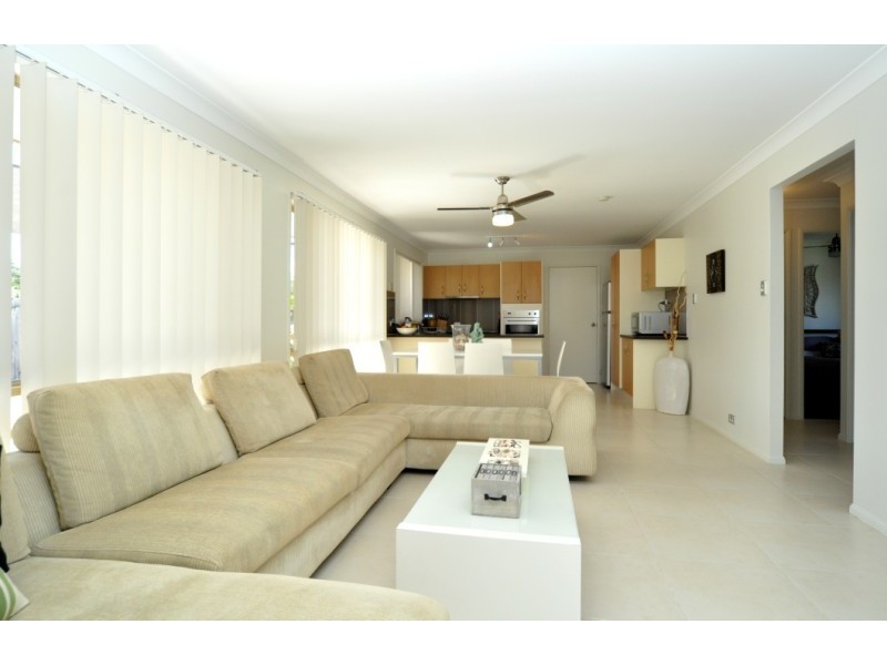 1/23 Coventry Court, Labrador QLD 4215