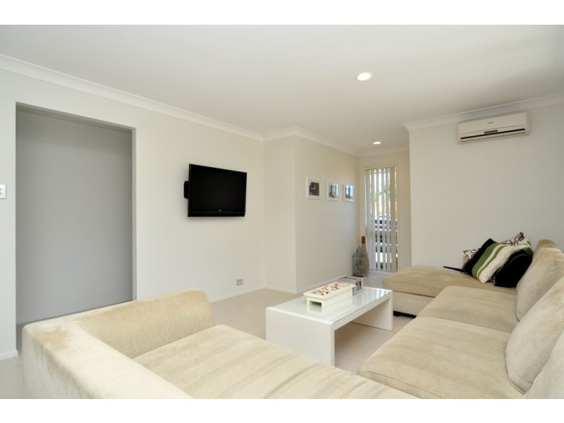1/23 Coventry Court, Labrador QLD 4215
