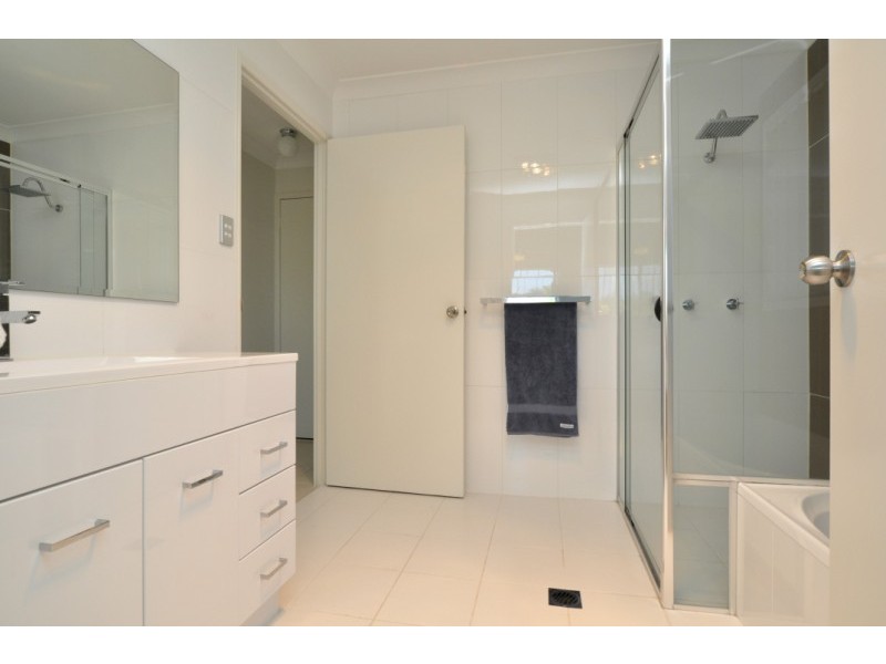 1/23 Coventry Court, Labrador QLD 4215