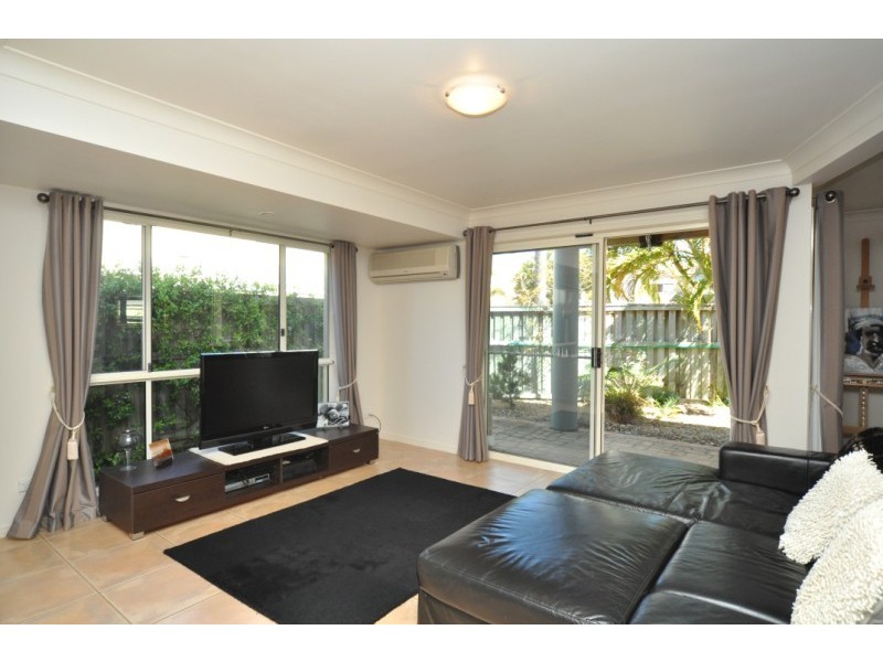 64/88 Limetree Parade, Runaway Bay QLD 4216