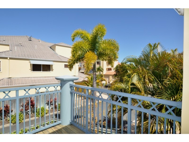 64/88 Limetree Parade, Runaway Bay QLD 4216