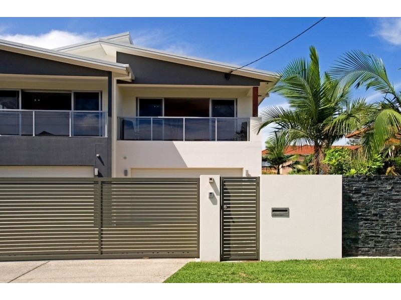 2/4 Donald Avenue, Paradise Point QLD 4216