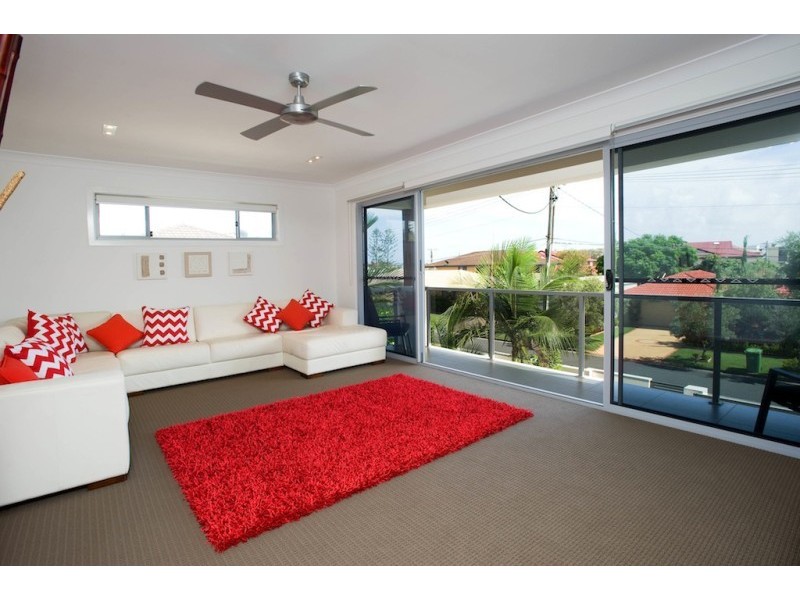 2/4 Donald Avenue, Paradise Point QLD 4216
