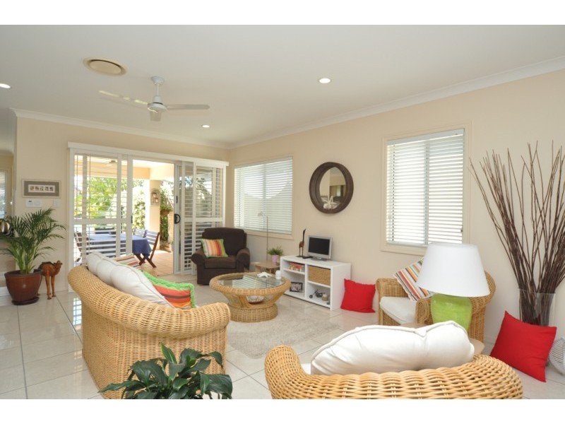 25 Lee Anne Crescent, Helensvale QLD 4212