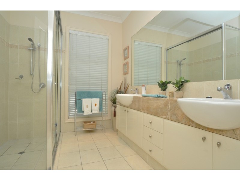 25 Lee Anne Crescent, Helensvale QLD 4212