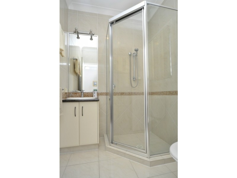 2/61 Paradise Parade, Paradise Point QLD 4216