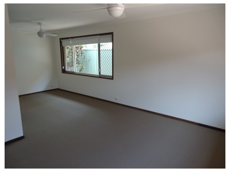 19 Donald Avenue, Paradise Point QLD 4216