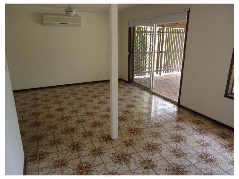 19 Donald Avenue, Paradise Point QLD 4216