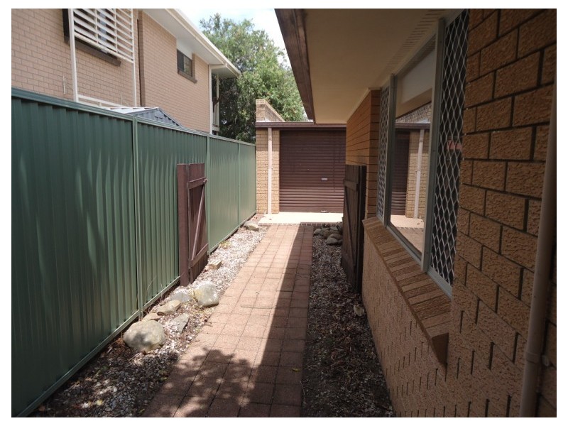 19 Donald Avenue, Paradise Point QLD 4216