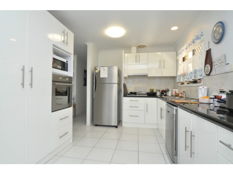 304 Bayview Street, Hollywell QLD 4216