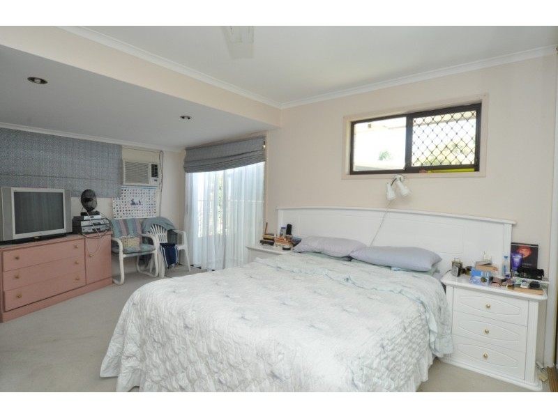 304 Bayview Street, Hollywell QLD 4216