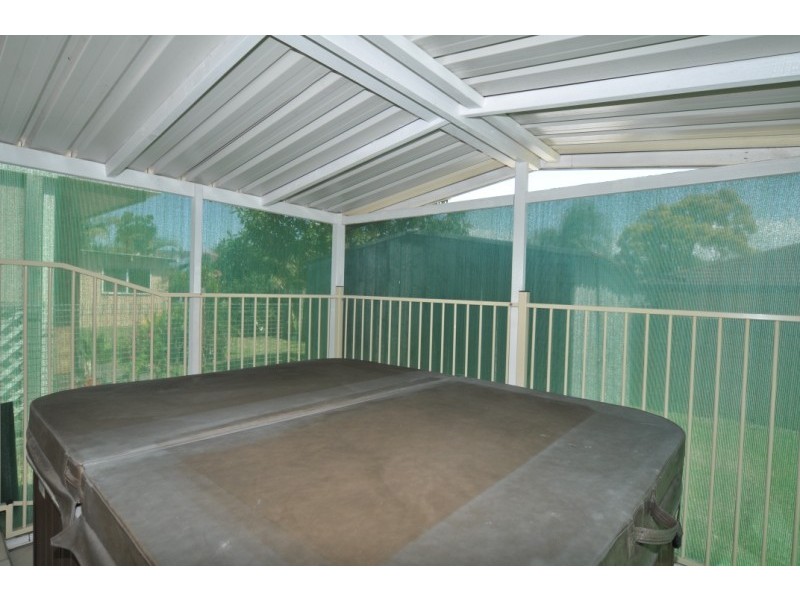 304 Bayview Street, Hollywell QLD 4216