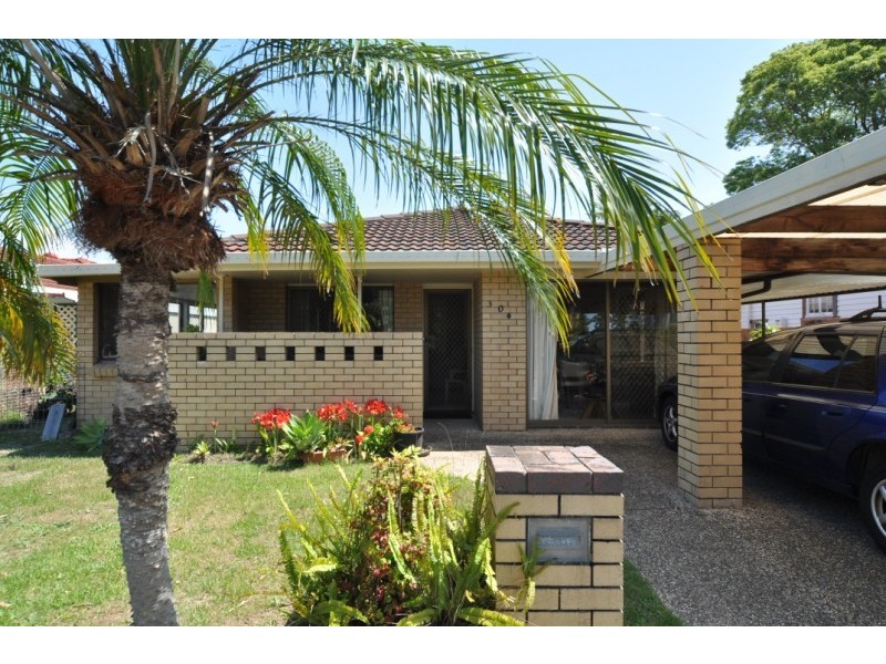 304 Bayview Street, Hollywell QLD 4216