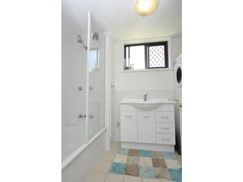 9/25 Ahern Street, Labrador QLD 4215