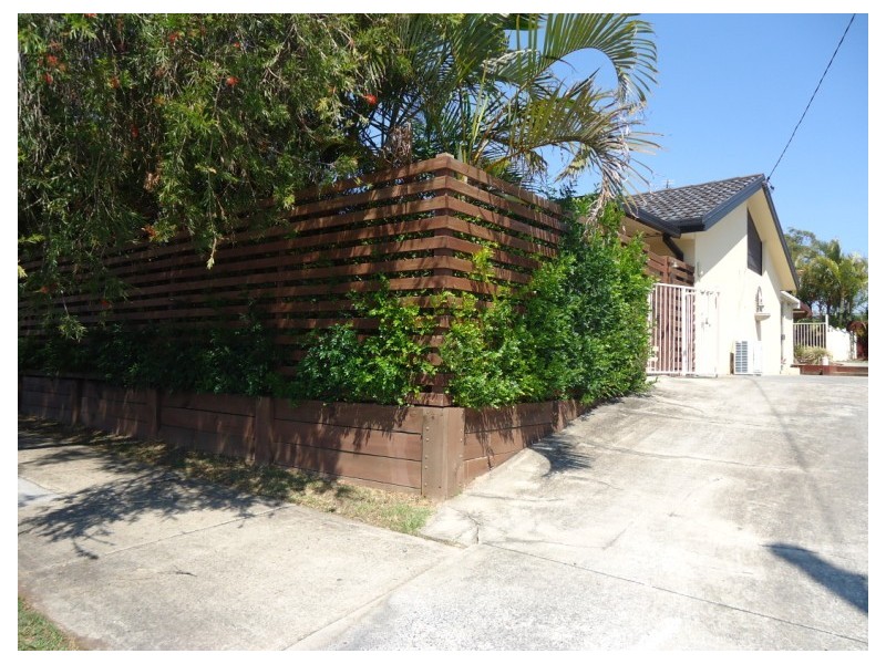 16 Kumbari Avenue, Southport QLD 4215