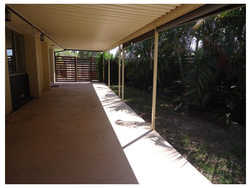 16 Kumbari Avenue, Southport QLD 4215