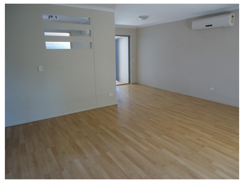 16 Kumbari Avenue, Southport QLD 4215