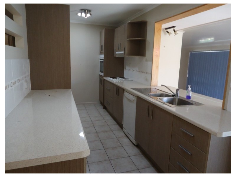 16 Kumbari Avenue, Southport QLD 4215