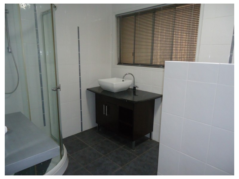 16 Kumbari Avenue, Southport QLD 4215