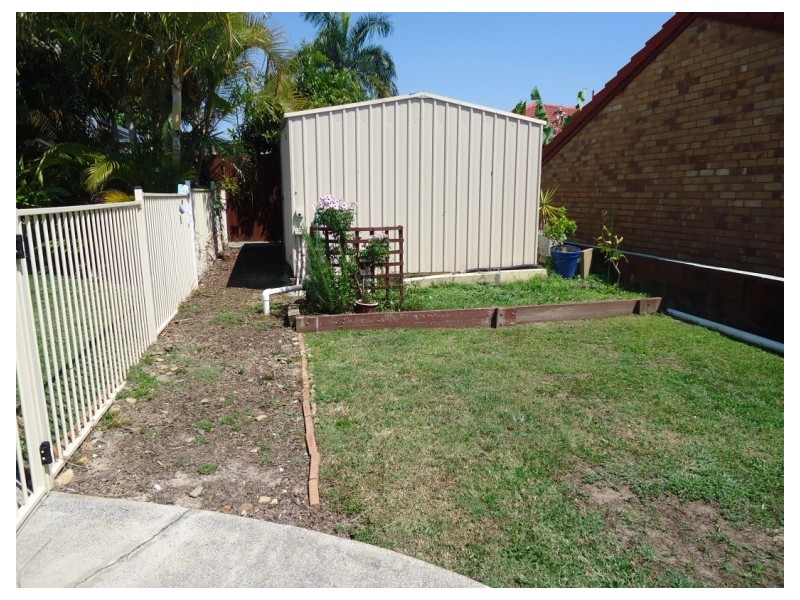 16 Kumbari Avenue, Southport QLD 4215