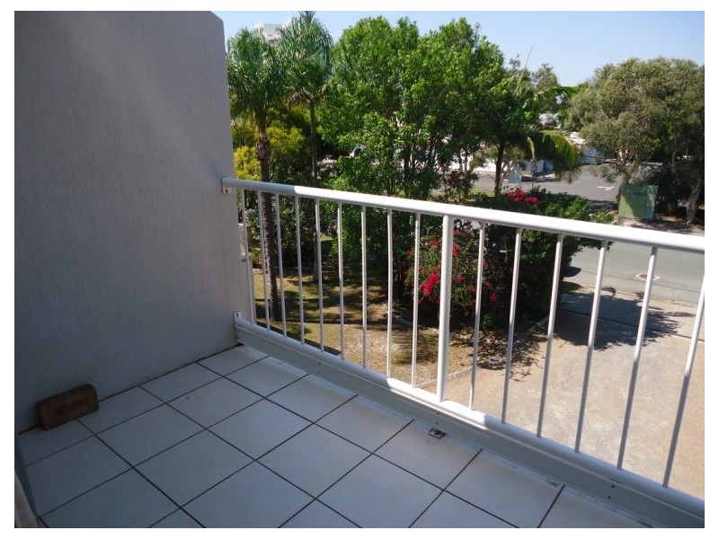 8/5 Brett Avenue, Labrador QLD 4215