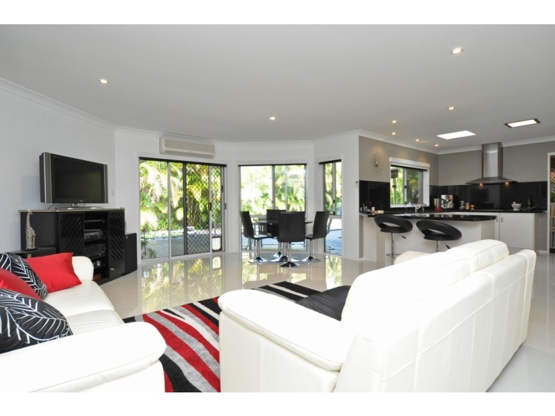 5 Dallow Crescent, Helensvale QLD 4212