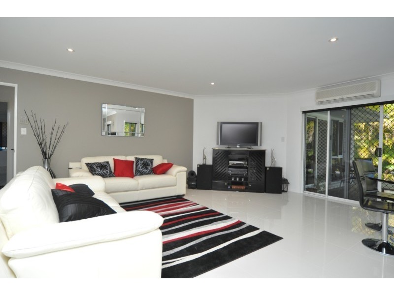 5 Dallow Crescent, Helensvale QLD 4212