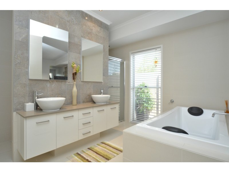 5 Ben Dalley Drive, Helensvale QLD 4212