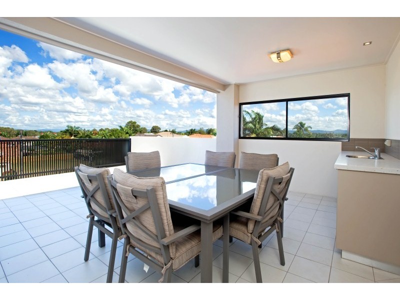 2/23 Abalone Avenue, Paradise Point QLD 4216