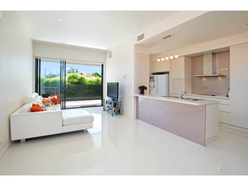 2/23 Abalone Avenue, Paradise Point QLD 4216
