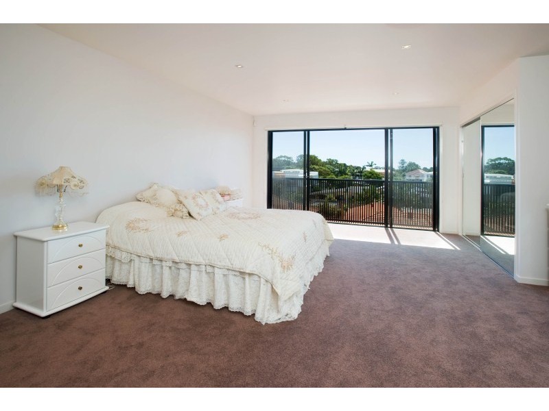 2/23 Abalone Avenue, Paradise Point QLD 4216