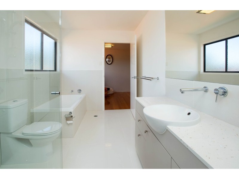 2/23 Abalone Avenue, Paradise Point QLD 4216