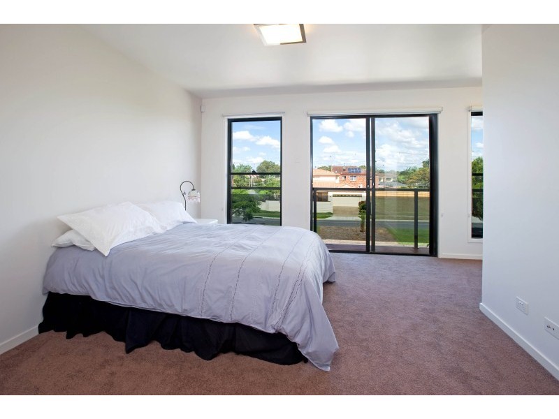 2/23 Abalone Avenue, Paradise Point QLD 4216