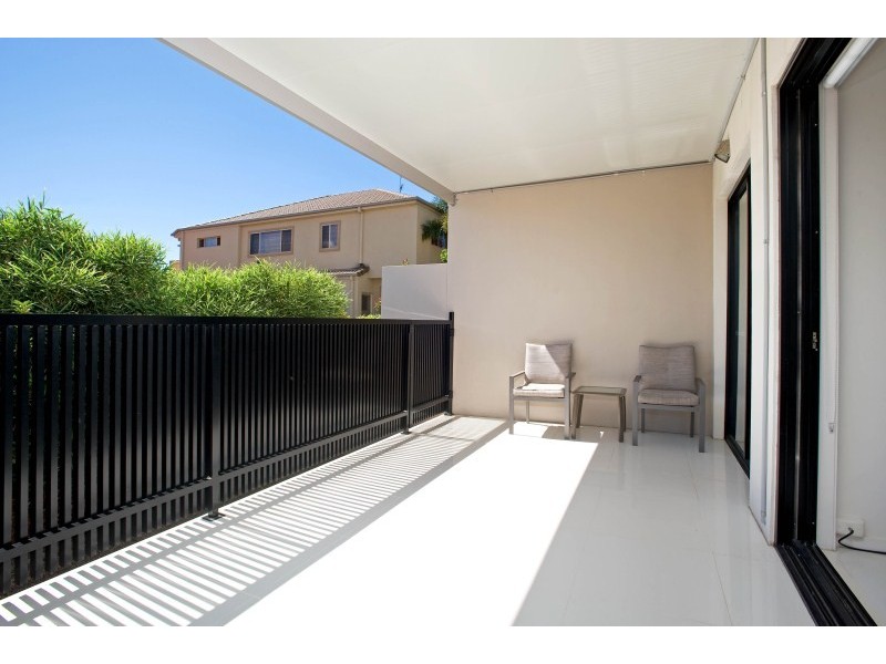 2/23 Abalone Avenue, Paradise Point QLD 4216