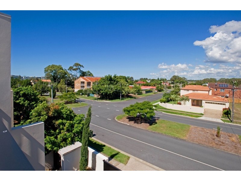 2/23 Abalone Avenue, Paradise Point QLD 4216