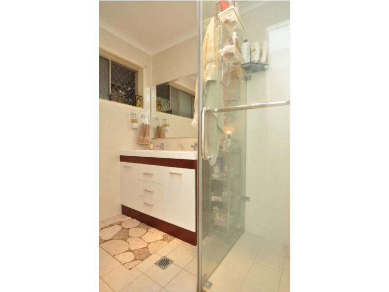 2/82 Kangaroo Avenue, Coombabah QLD 4216