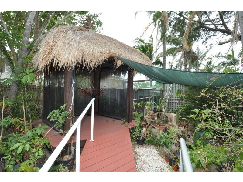 5 Robin Avenue, Paradise Point QLD 4216
