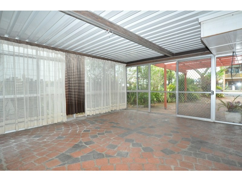 5 Robin Avenue, Paradise Point QLD 4216
