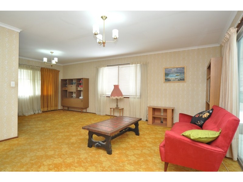 5 Robin Avenue, Paradise Point QLD 4216