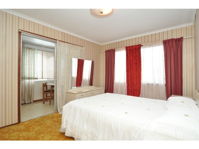 5 Robin Avenue, Paradise Point QLD 4216