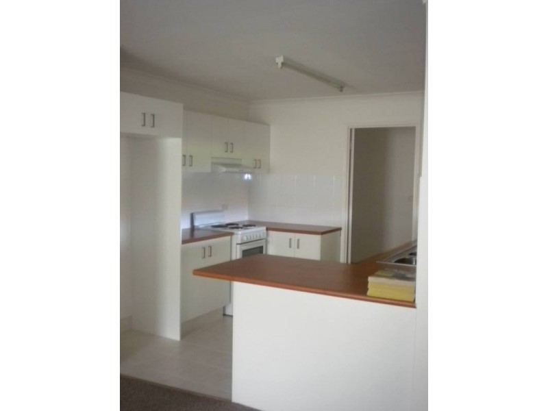 2/215 Central Street, Labrador QLD 4215