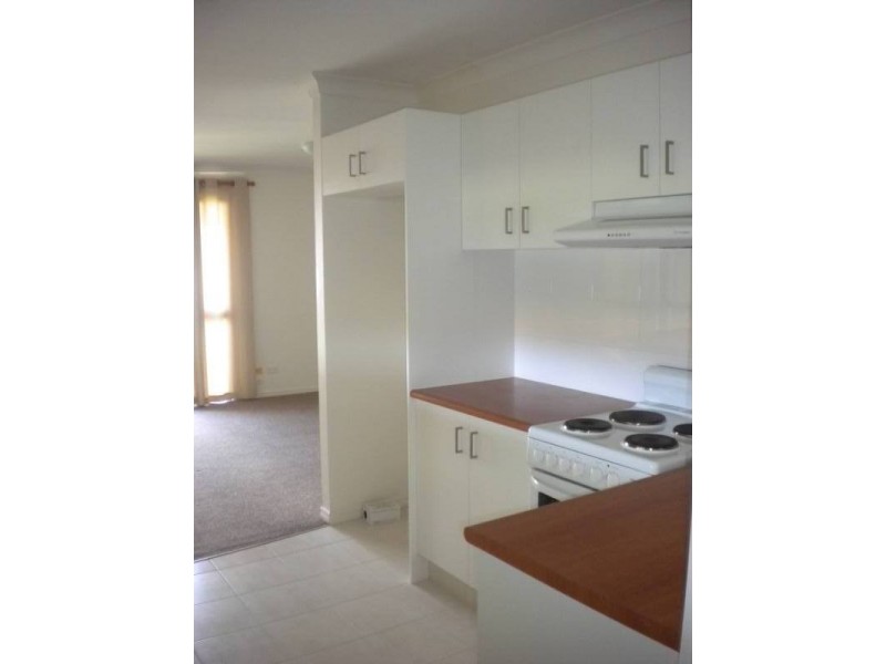 2/215 Central Street, Labrador QLD 4215