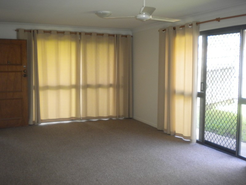 2/215 Central Street, Labrador QLD 4215