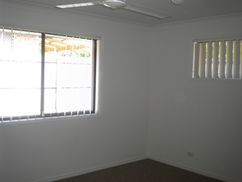 2/215 Central Street, Labrador QLD 4215