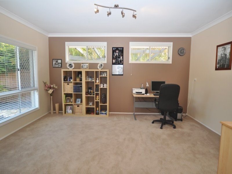 18 Midvale Place, Helensvale QLD 4212