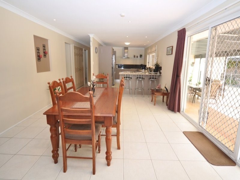 18 Midvale Place, Helensvale QLD 4212