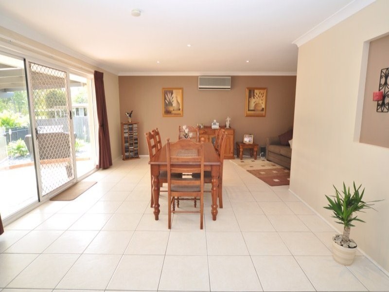 18 Midvale Place, Helensvale QLD 4212