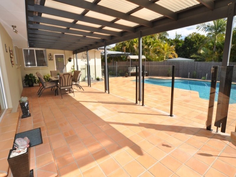 18 Midvale Place, Helensvale QLD 4212