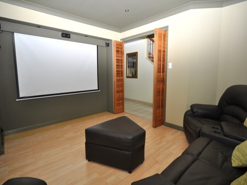 103 Christina Ryan Way, Arundel QLD 4214