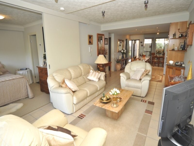 9/31 Railway Street, Southport QLD 4215